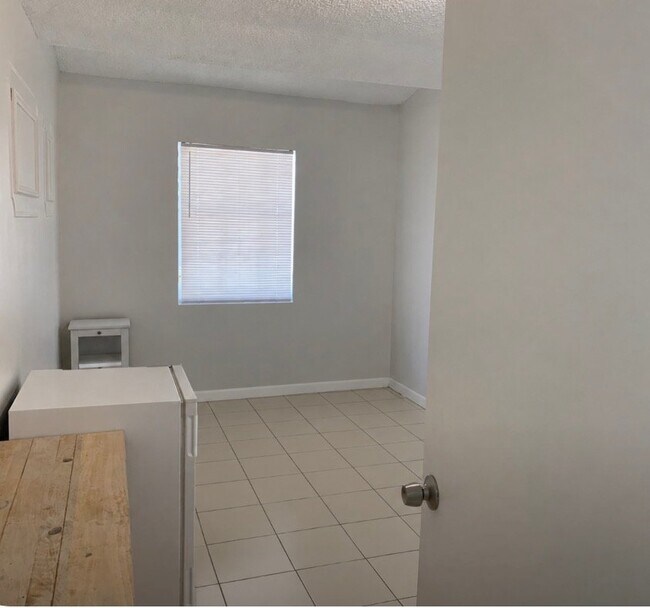 Foto del edificio - 5231 SW 7th St