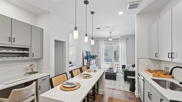 Foto principal - 1735 N Greenville Ave