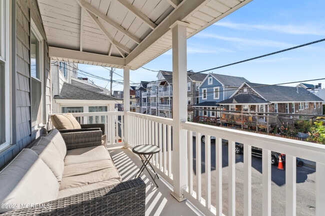 Building Photo - 19 Church St