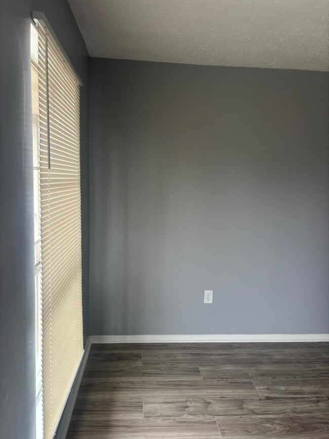 Foto del edificio - 1505 N West St