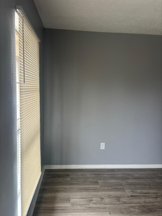 Photo - 1505 N West St Apartment