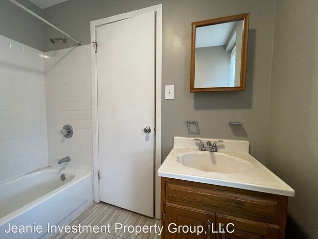 Foto del edificio - 2 br, 1 bath House - 444 Trenton Avenue