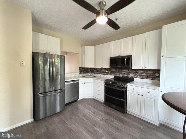 Building Photo - 7804 Creek Shore Way
