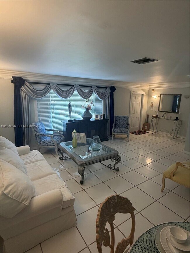 Foto del edificio - 8108 NW 93rd Terrace