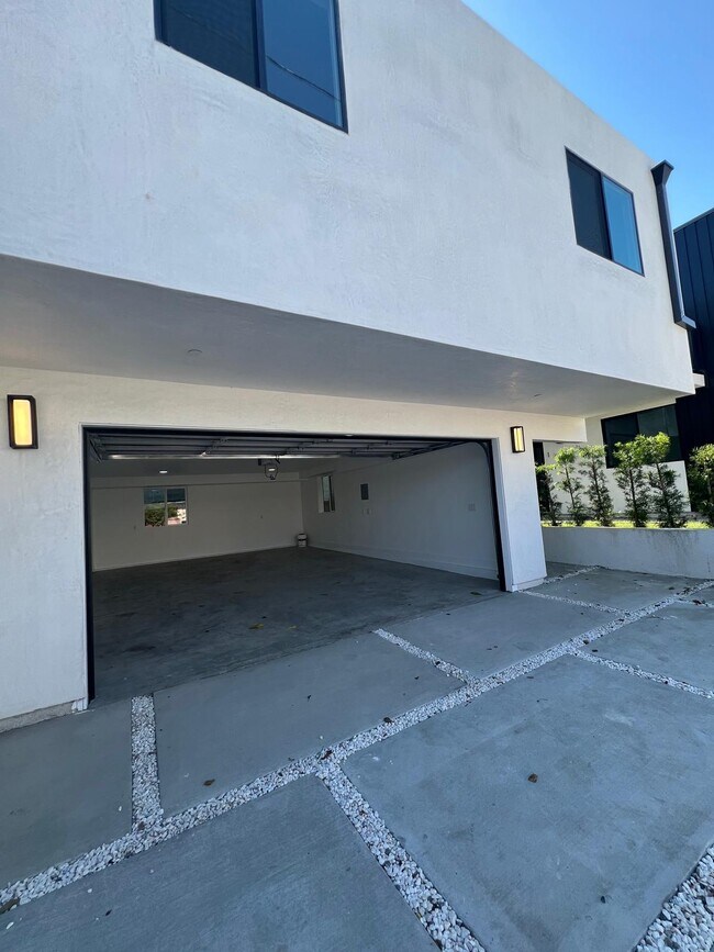 Foto del edificio - 1230 W 8th St