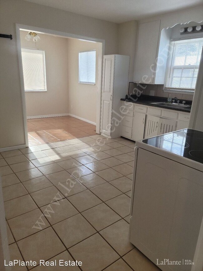 Building Photo - 2 br, 1 bath House - 2211 W Sylvania Avenue