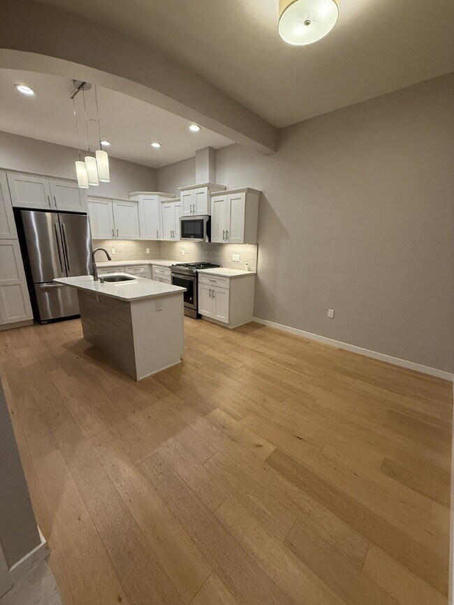 Foto del edificio - Perfect Nob Hill location! Incredible views!