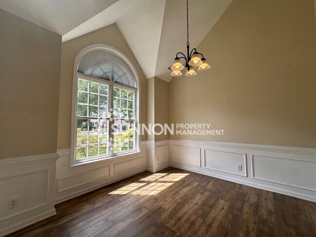 Building Photo - 4 Bedroom Home Near Birkdale Village
