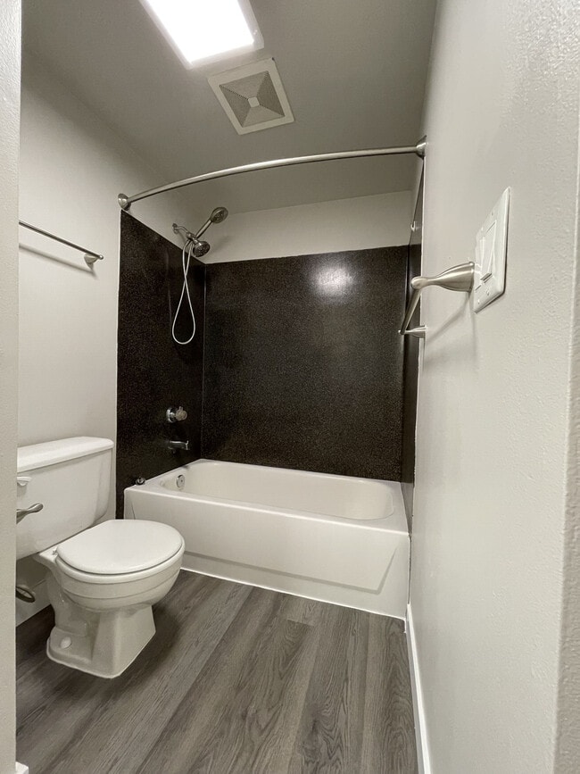 Interior Photo - Elliott Pointe