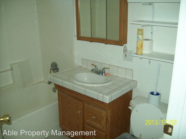 Building Photo - 1 br, 1 bath House - 228 1/2 Kearns Dr