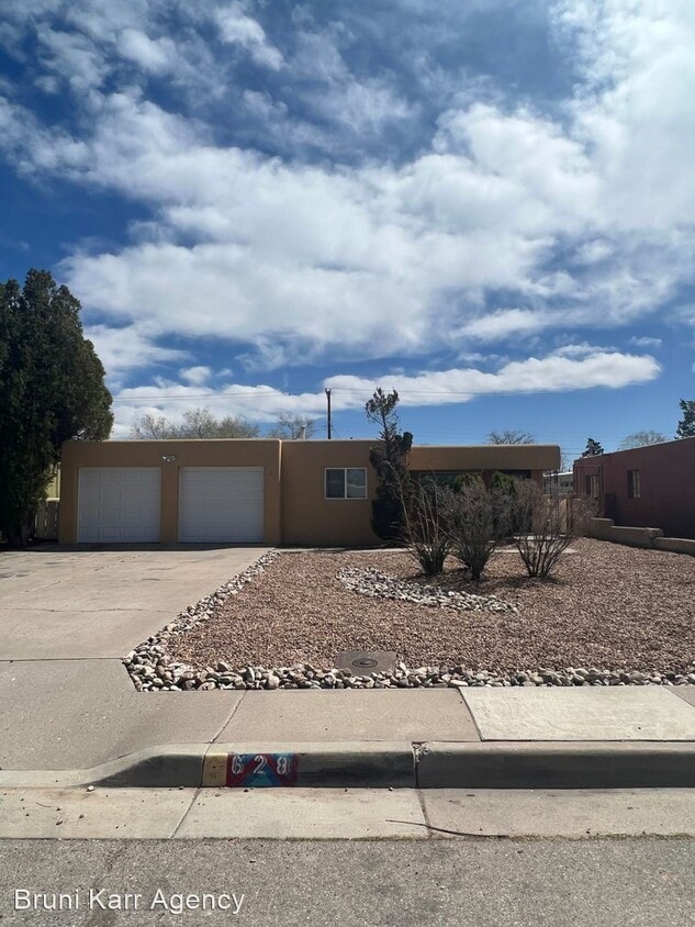 3 br, 2 bath House 628 San Pablo NE House Rental in Albuquerque, NM