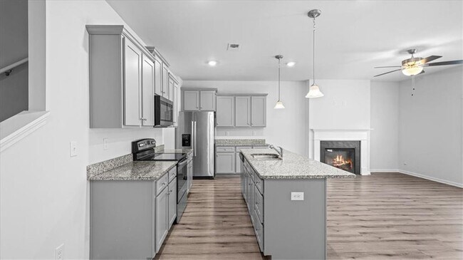 Foto del edificio - 7573 Knoll Hollow Rd