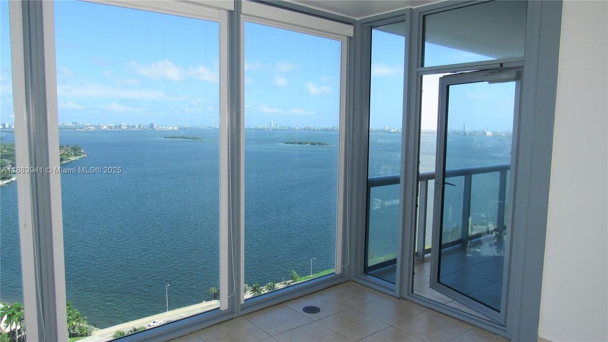 Primary Photo - 601 NE 36th St