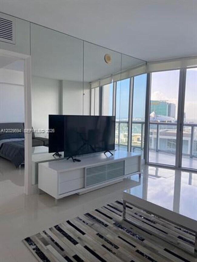 Foto del edificio - 495 Brickell Ave