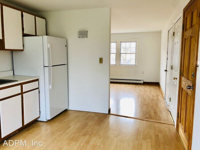 Building Photo - 2 br, 1 bath House - 11 Pine Street #6