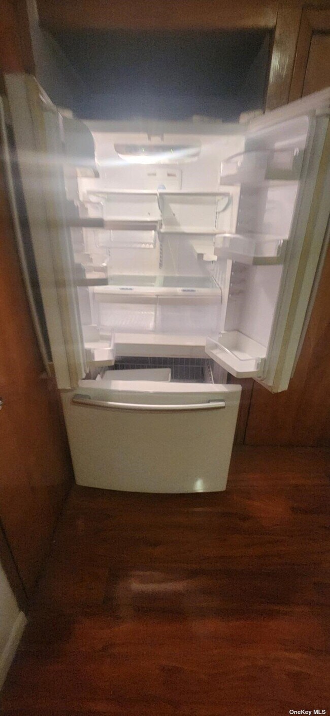 Foto del edificio - 75-21 68th Ave