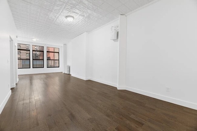 Building Photo - 52 W 27th St