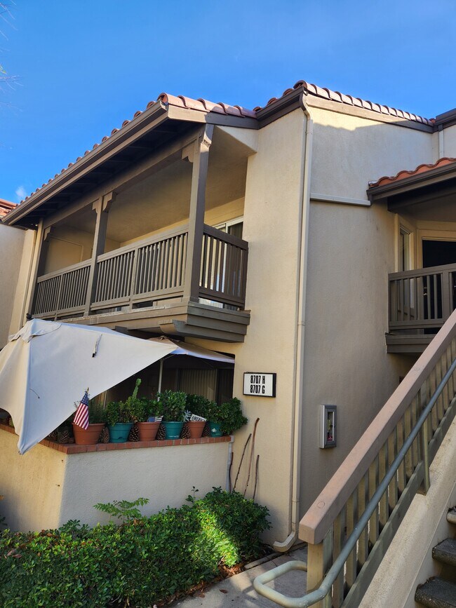 Building Photo - 8707 E Indian Hills Rd
