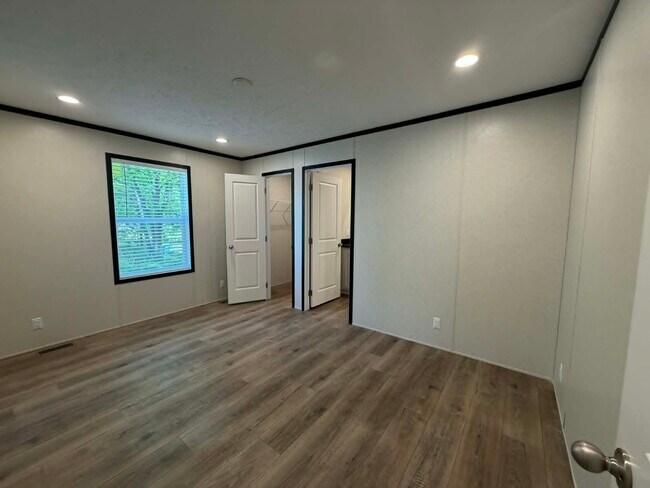 Foto del edificio - 3228 Redwood Ln