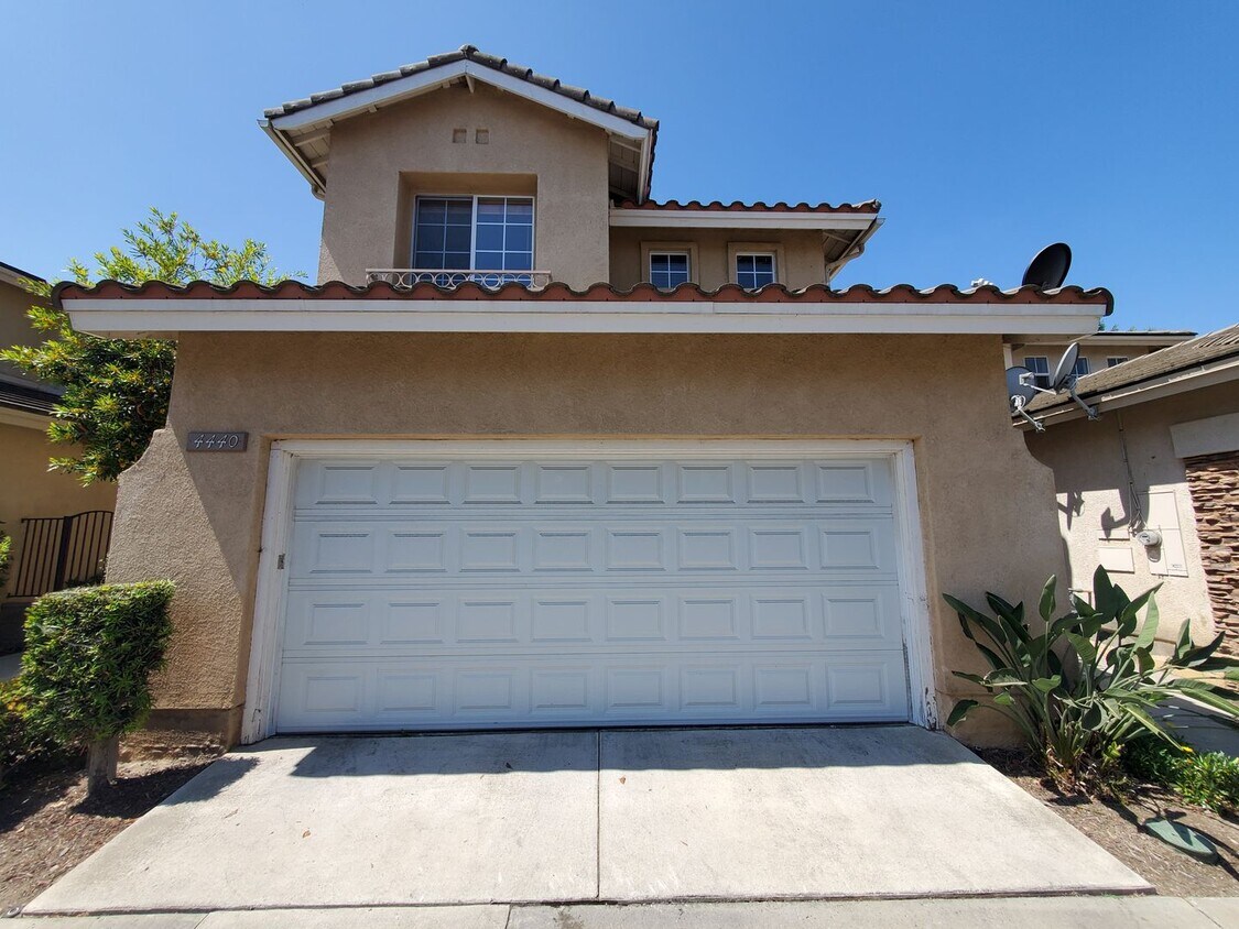 Foto principal - Wonderful 3 Bedroom 2.5 Bath Home in the h...