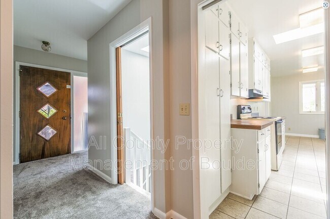 Building Photo - 2360 Balsam Dr