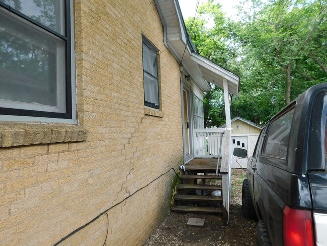 Building Photo - Hu Properties1 (317 W 35th St)