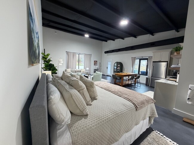 Building Photo - 804 N Moravian St