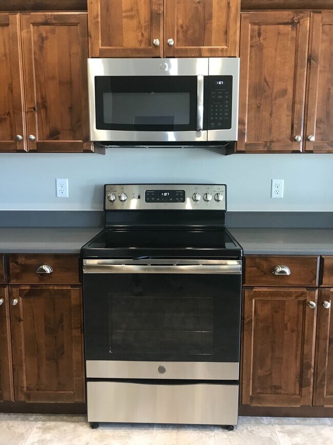 Foto del edificio - Beautiful Like New 4 bedroom home in Washington Fields!