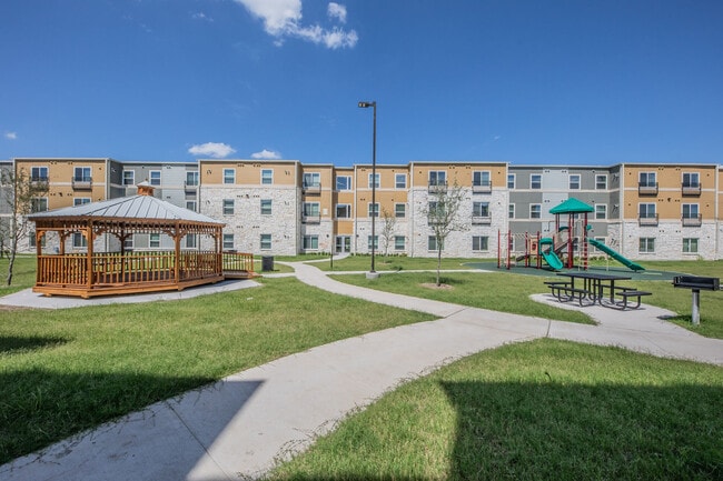 Building Photo - Forestwood