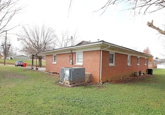 Building Photo - 607 and 609 Owen Street