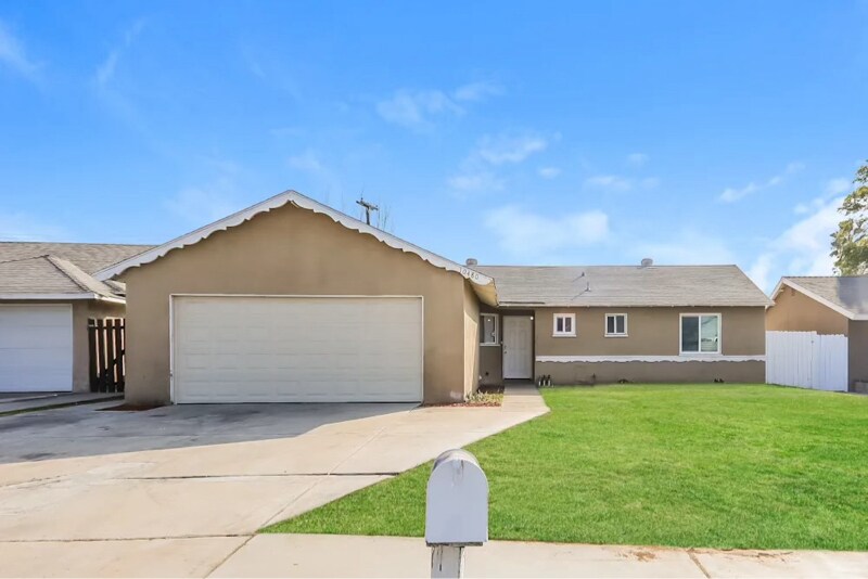Foto principal - 10270 Hole Ave