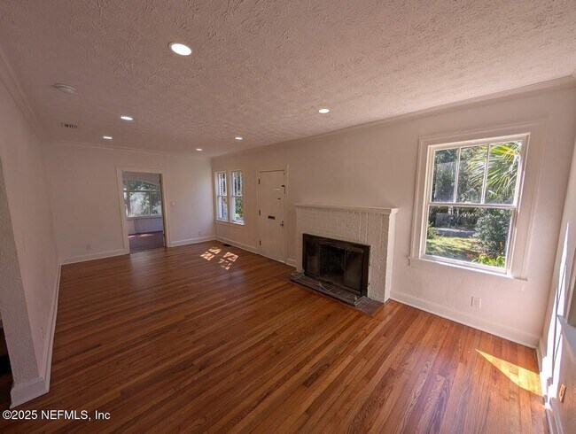 Building Photo - 1429 Azalea Dr