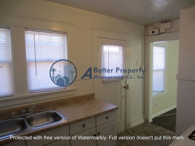 Foto del edificio - Lower Studio with Onsite Laundry & PLANK F...