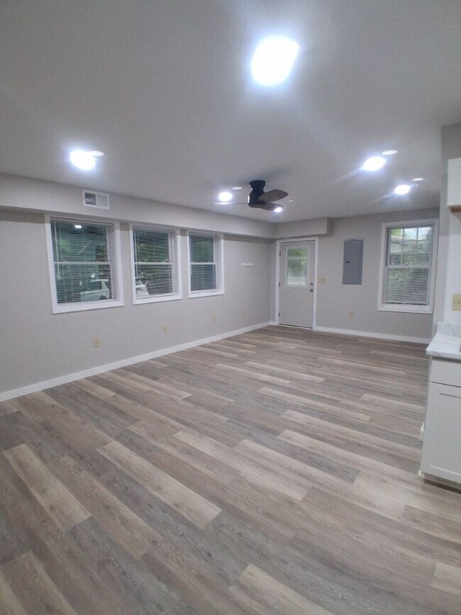 Foto del edificio - $1,800 - 2 Bedroom 2 Bathroom Newly Renova...