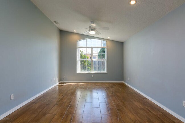 Foto del edificio - 1115 S Brevard Ave