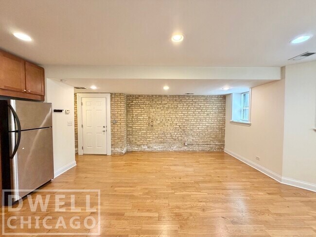 Foto del edificio - 2822 N Albany Ave