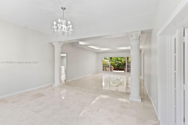 Foto del edificio - 80 Shore Dr W