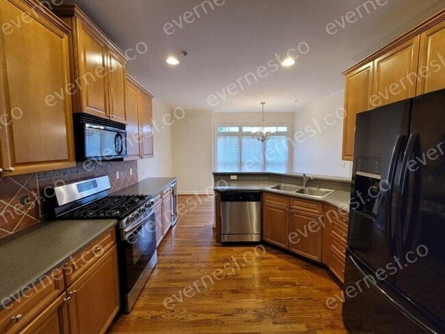 Building Photo - 12000 Stone Brook Cove