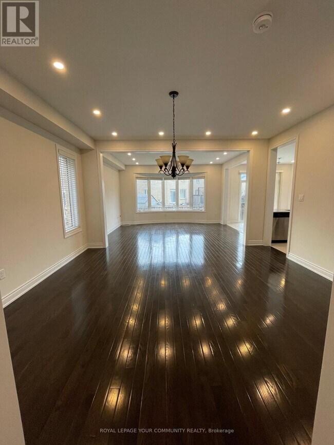 Photo du bâtiment - 306 Cedar Hedge Rd