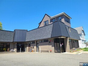 Building Photo - 35 Pangborn Pl