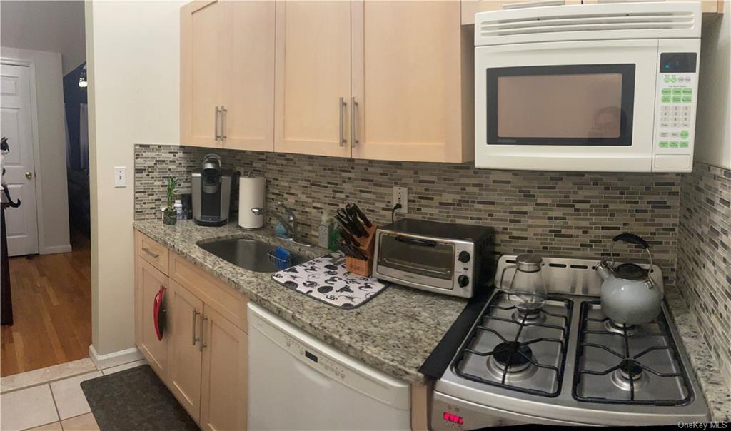 Foto del edificio - 216 Outlook Ave