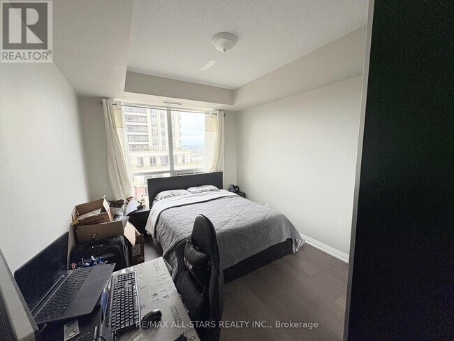 Photo du bâtiment - 9500 Markham Rd