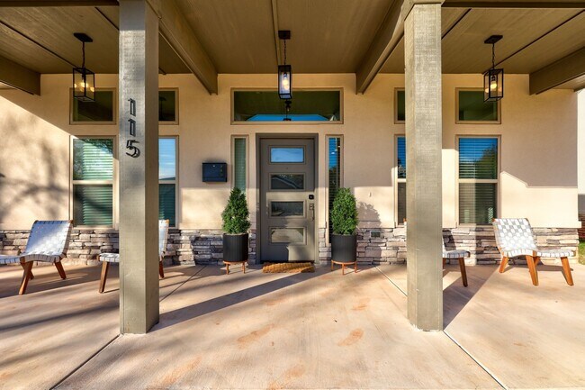 Foto del edificio - Stunning 4 Bedroom 3 Bath Home
