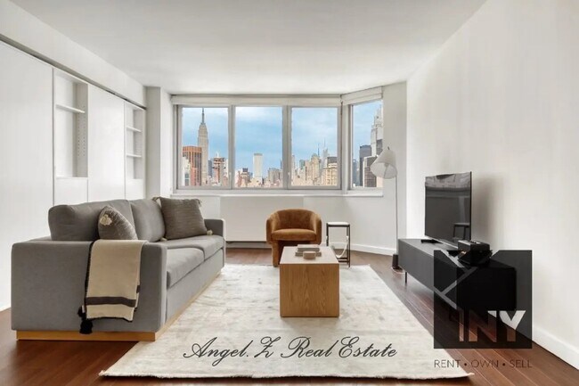 Building Photo - 349 W 34th St.