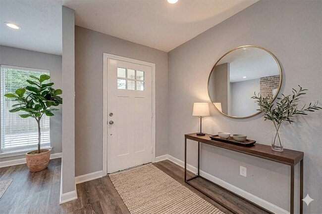 Foto del edificio - 1623 Cherry Ridge Dr
