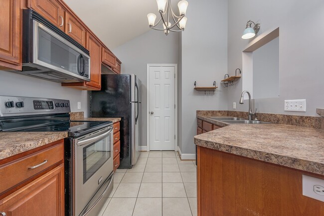 Building Photo - 623 Wyndhurst Dr