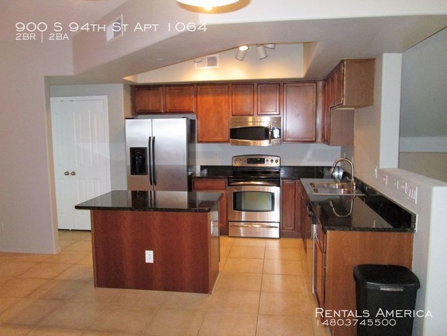 Building Photo - Cozy dual master bedroom condo in Chandler