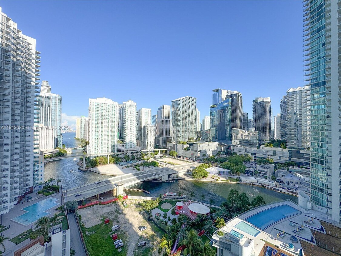 Foto principal - 90 SW 3rd St