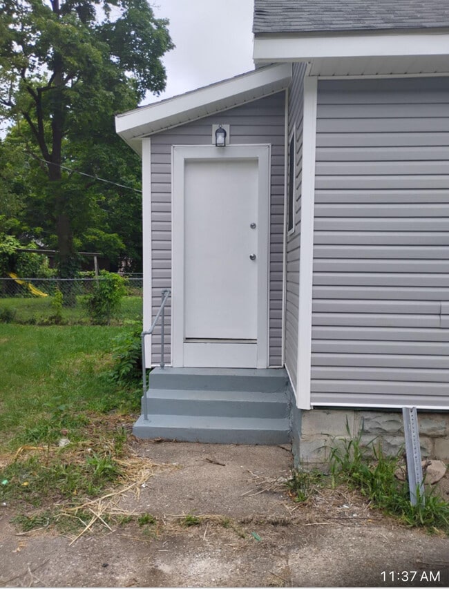 Building Photo - 801 Sancome Ave