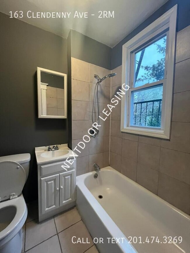 Foto del edificio - 163 Clendenny Ave